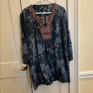 Johnny Was workshop Gray Floral Tunic with Colorful Embroidery